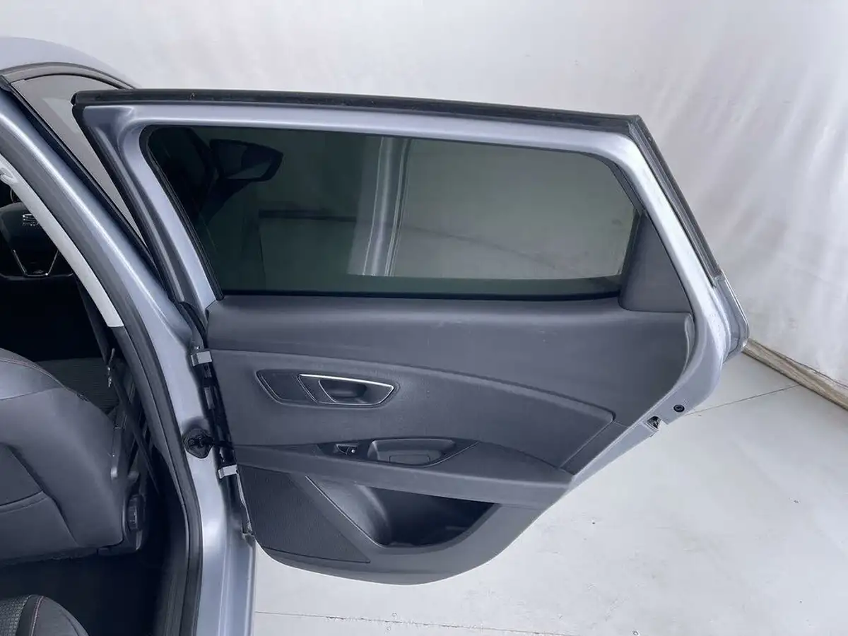 2019-seat-leon-20-tsi-fr-hatchback-big-28