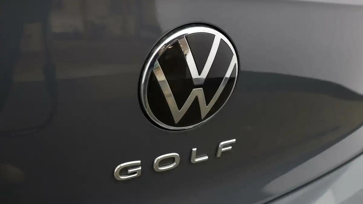 2021-volkswagen-golf-10-tsi-life-hatchback-big-19