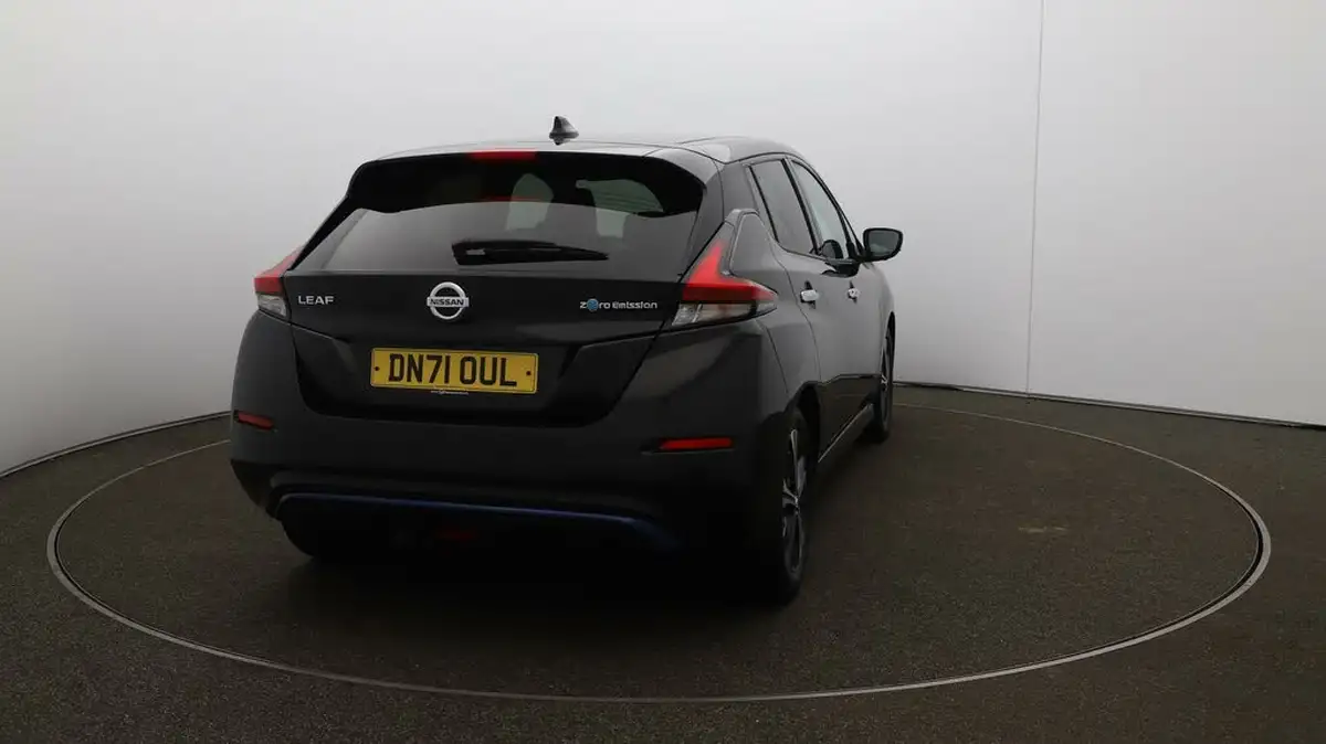 2021-nissan-leaf-e-tekna-big-48