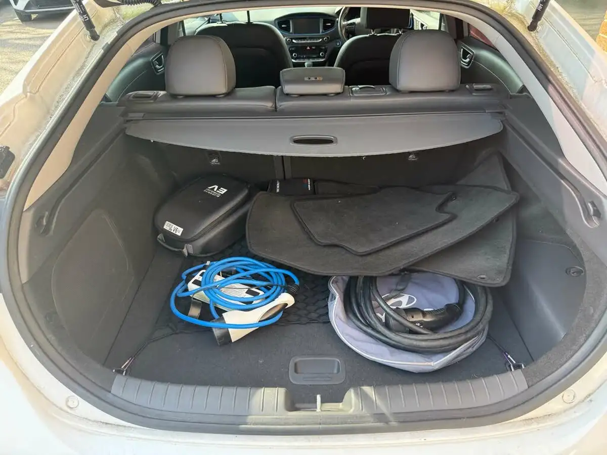 2018-hyundai-ioniq-16-gdi-premium-se-plug-in-hybrid-big-9