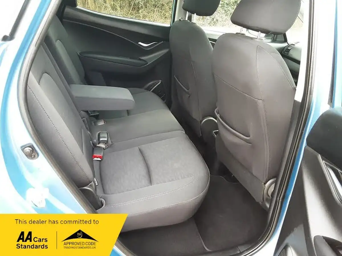 2014-hyundai-ix20-16-style-125ps-big-16