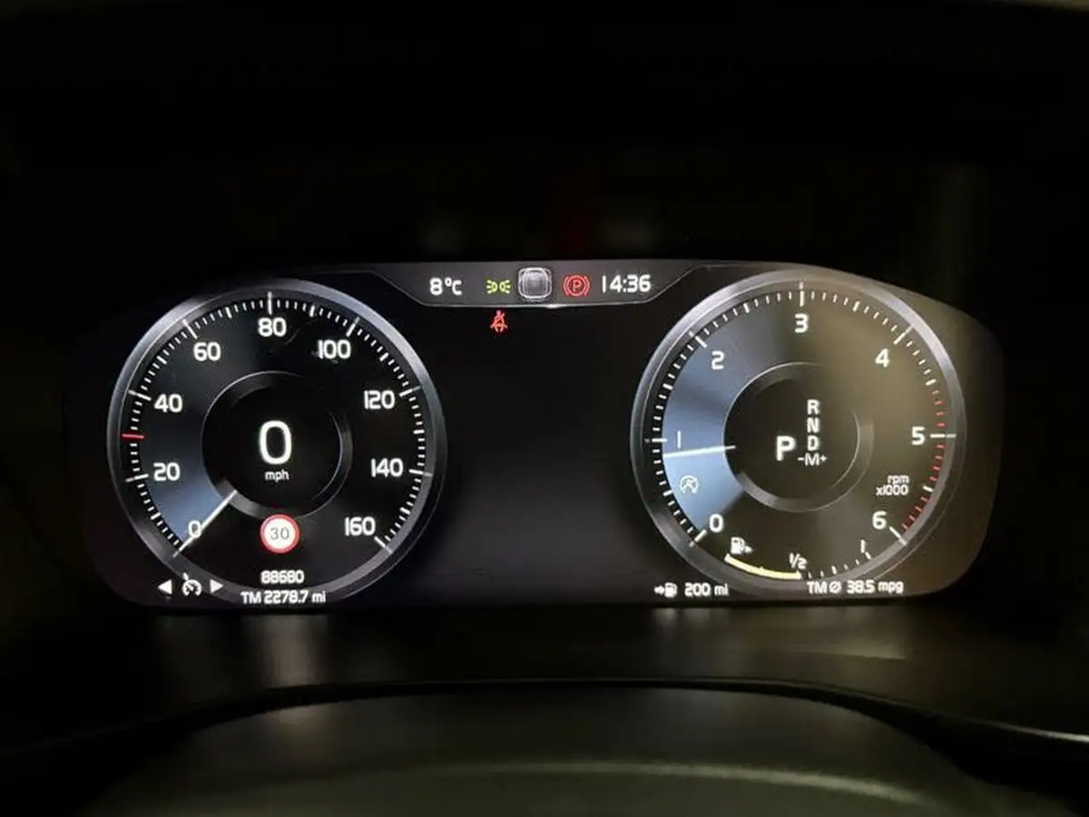 2019-volvo-xc40-20td-d3-r-design-awd-geartronic-big-12