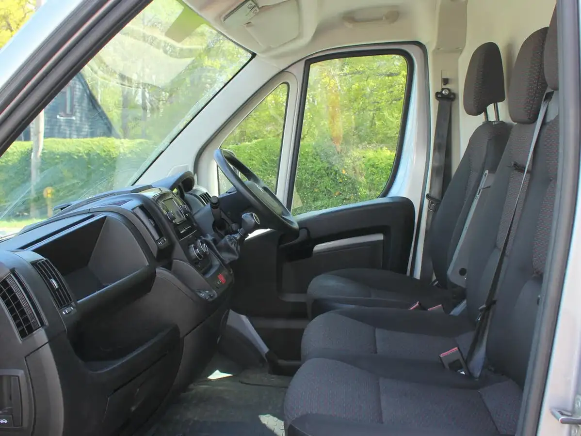 2022-citroen-relay-22bluehdi-35-l3h2-enterprise-panel-big-3