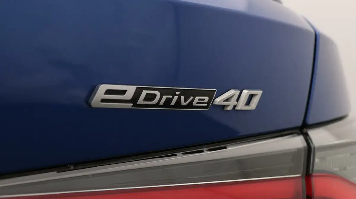 2022-bmw-i4-e-edrive40-m-sport-big-23