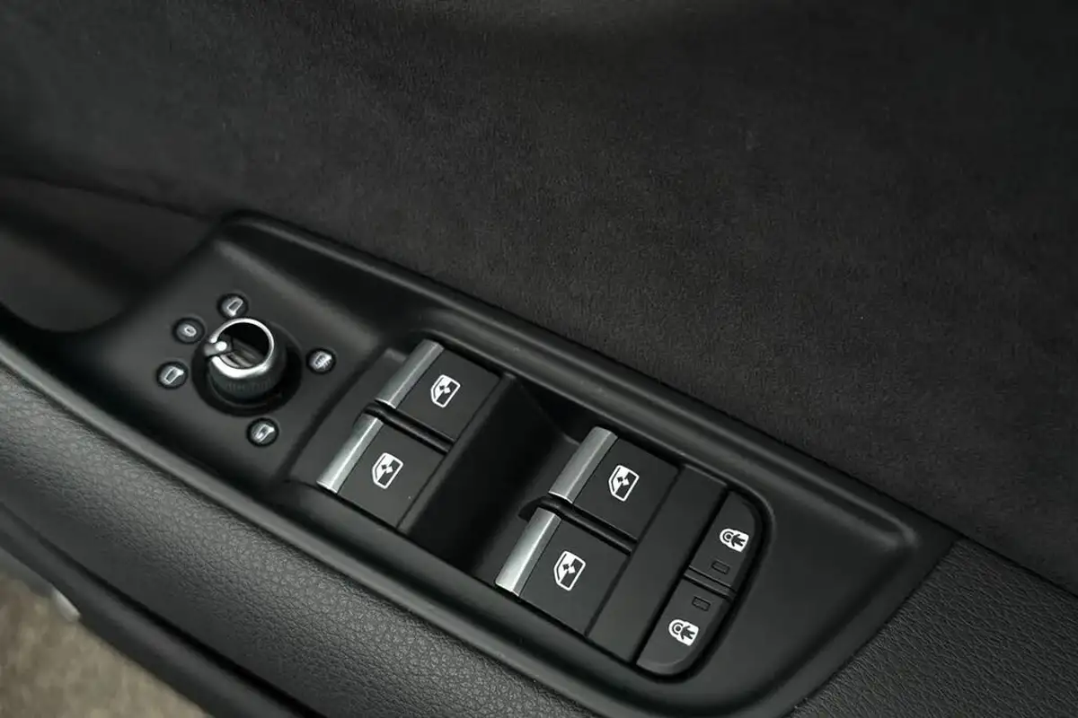 2023-audi-q7-30-50-tdi-black-edition-big-48