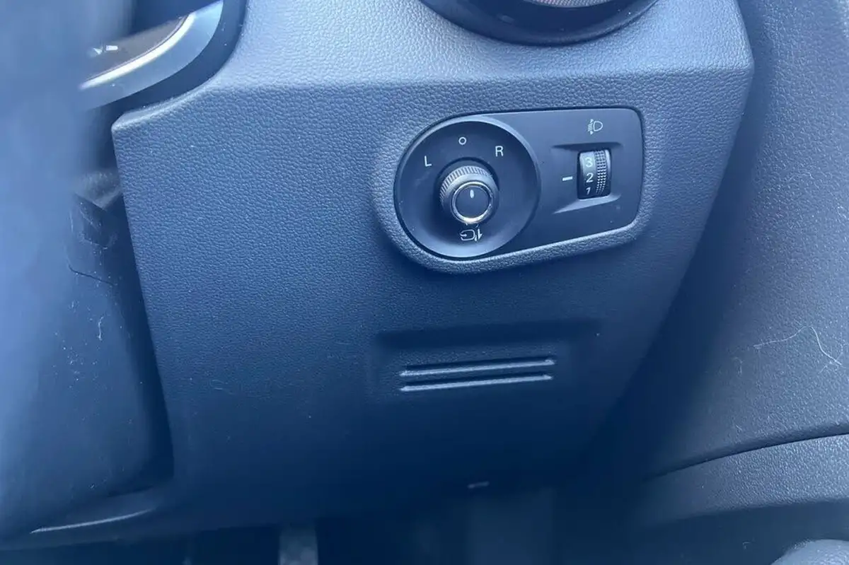 2021-mg-zs-suv-e-exclusive-ev-big-32