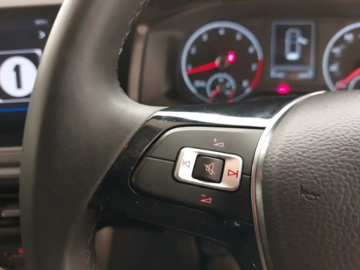 2018-volkswagen-polo-10-se-65ps-big-11