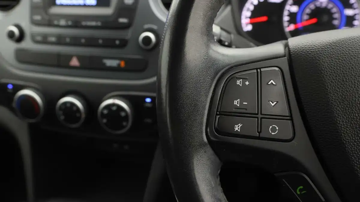 2018-hyundai-i10-10-se-67ps-big-20