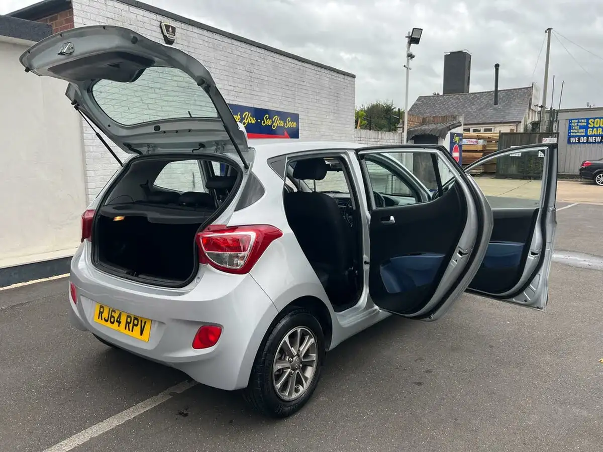 2014-hyundai-i10-10-premium-big-48
