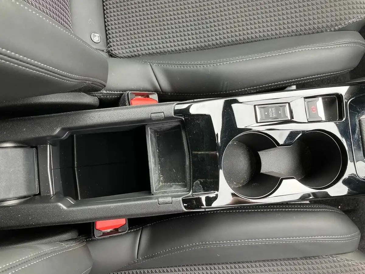 2023-peugeot-2008-suv-e-gt-136bhp-50kwh-station-wagon-big-37