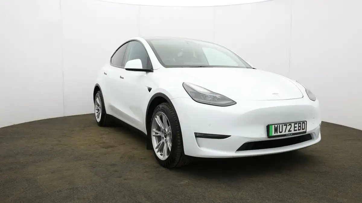 2022-tesla-model-y-e-long-range-big-39