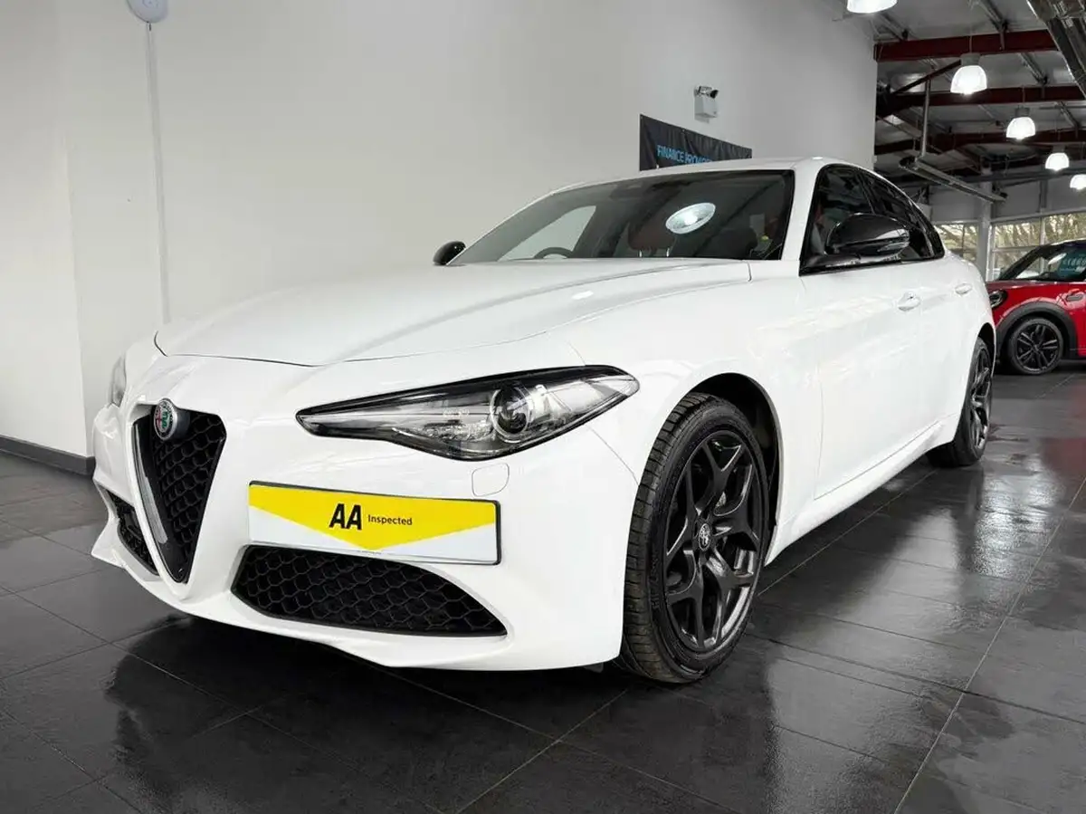 2020-alfa-romeo-giulia-20-nero-edizione-big-3