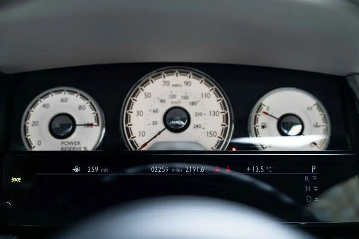 2021-rolls-royce-wraith-66-big-49