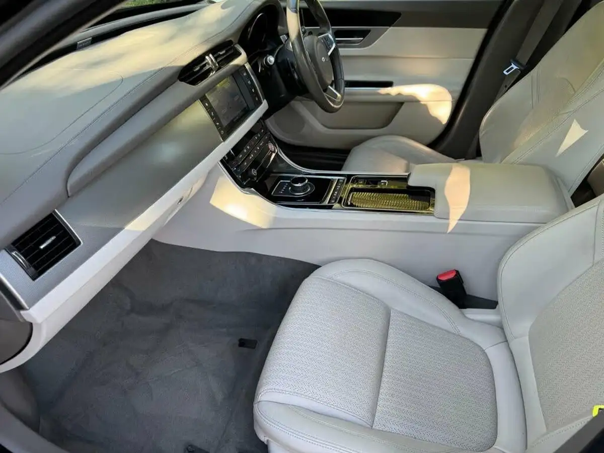2017-jaguar-xf-20td-prestige-163ps-saloon-4d-1999cc-auto-big-22