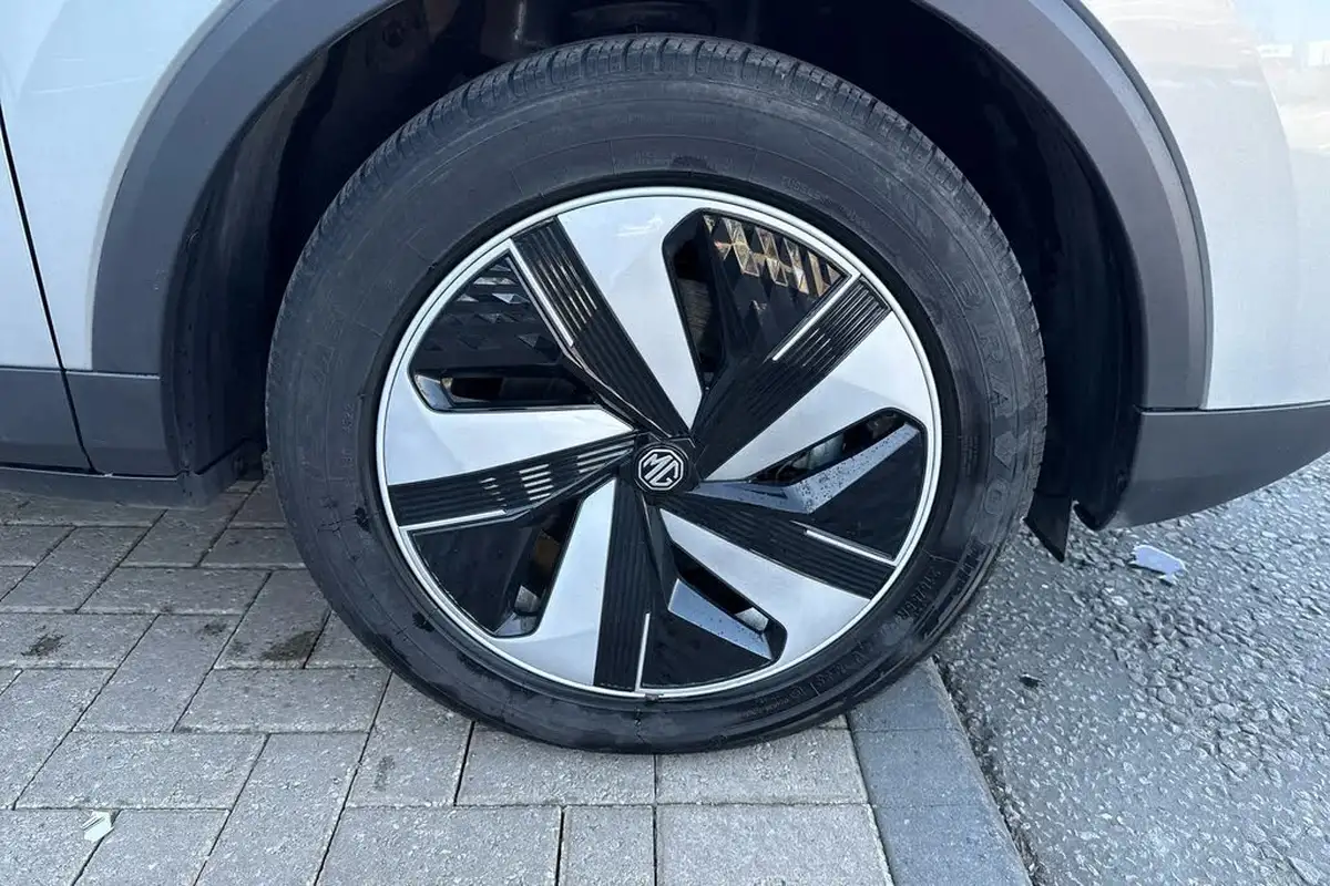 2023-mg-zs-suv-e-trophy-connect-ev-156ps-long-range-big-3