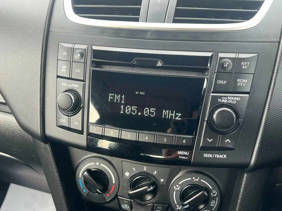 2015-suzuki-swift-12-sz2-3d-big-11
