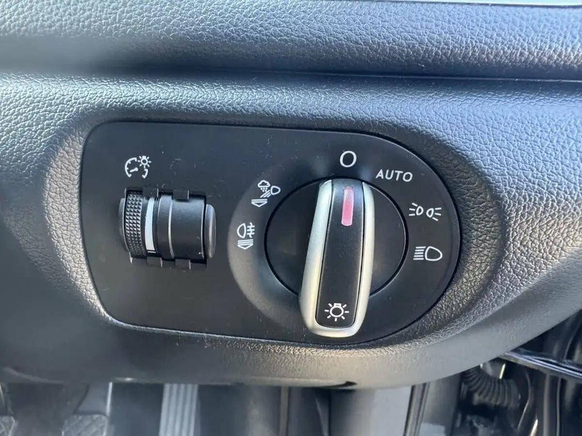 2018-audi-q3-20-tdi-s-line-edition-big-43