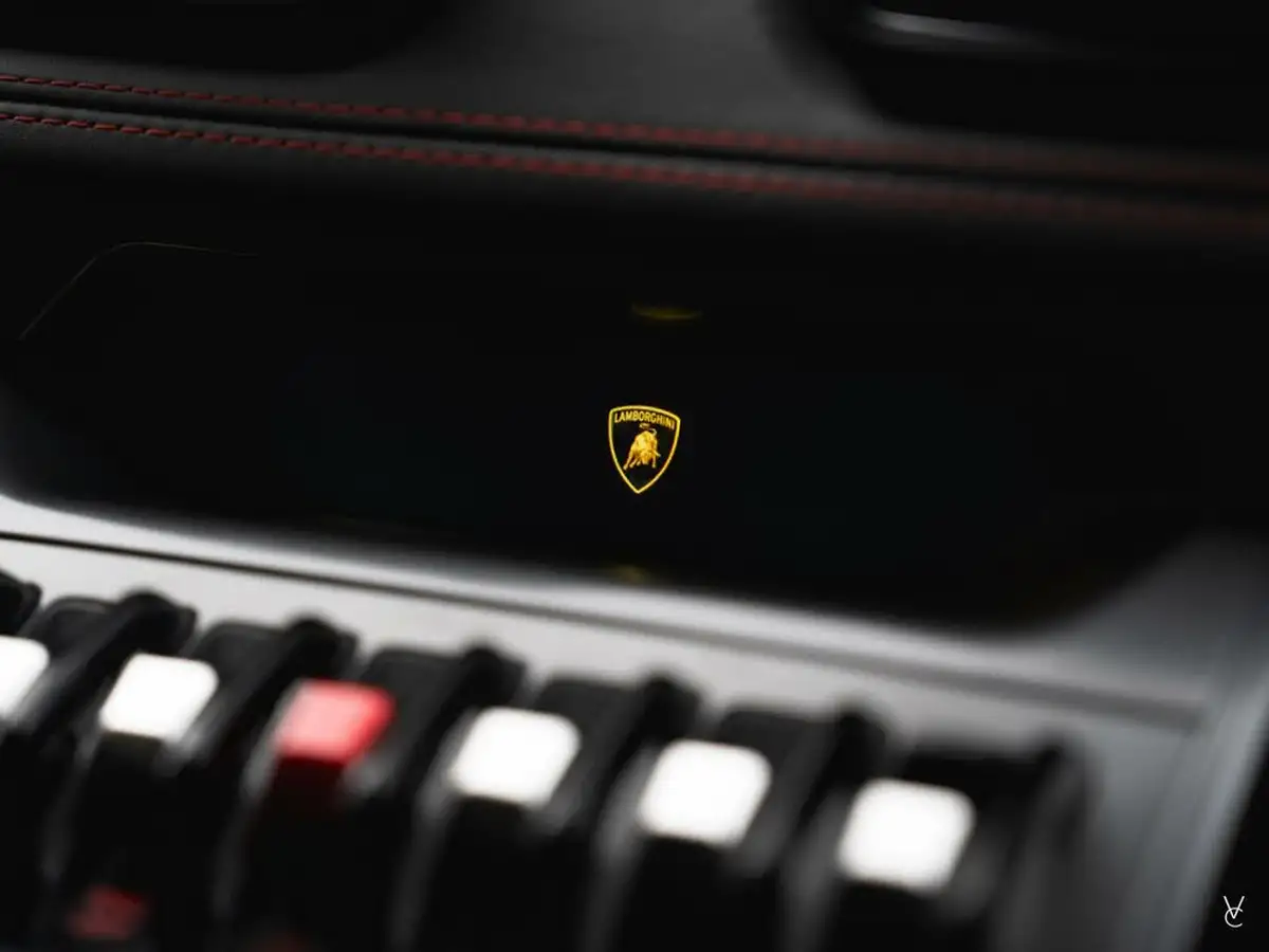 2016-lamborghini-huracan-big-32