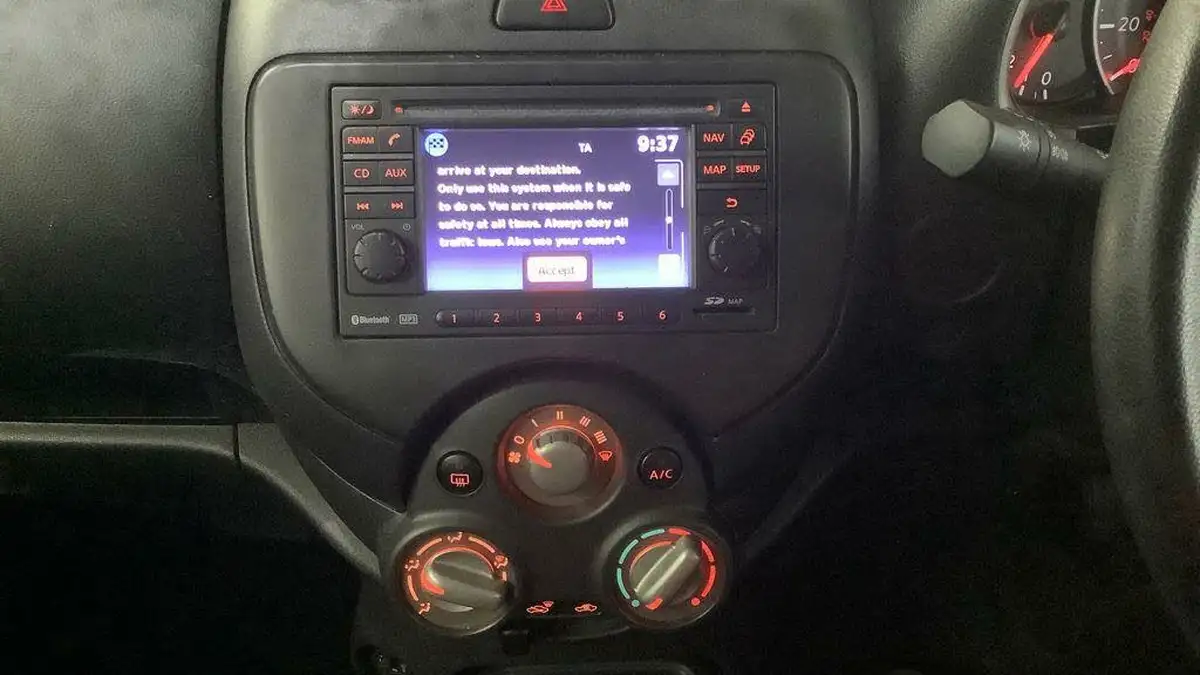2013-nissan-micra-12-acenta-79bhp-cvt-big-5