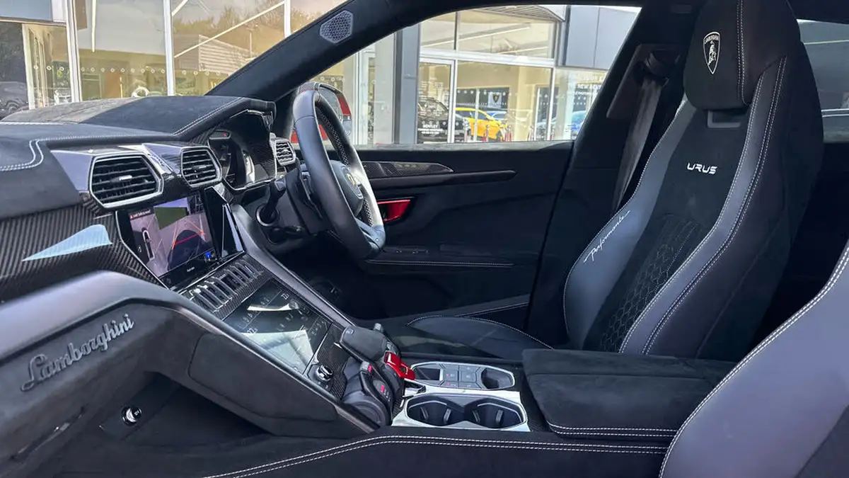 2024-lamborghini-urus-40-no-trim-big-7