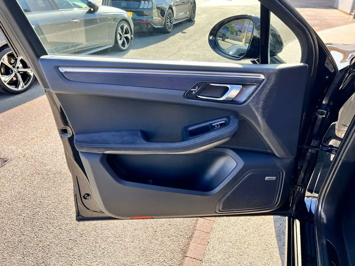 2020-porsche-macan-29-v6-gts-big-23