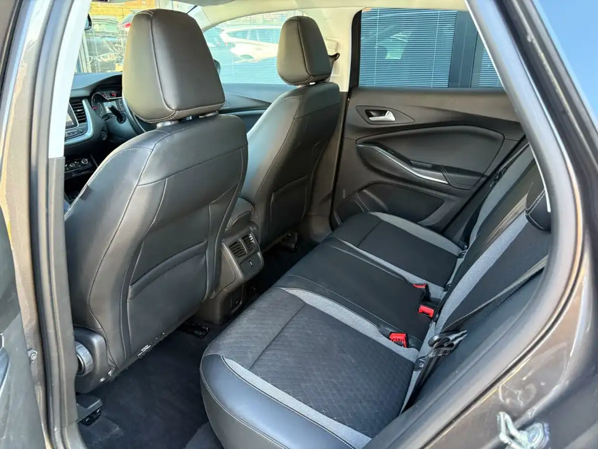 2018-vauxhall-grandland-x-12-sport-nav-130ps-big-25