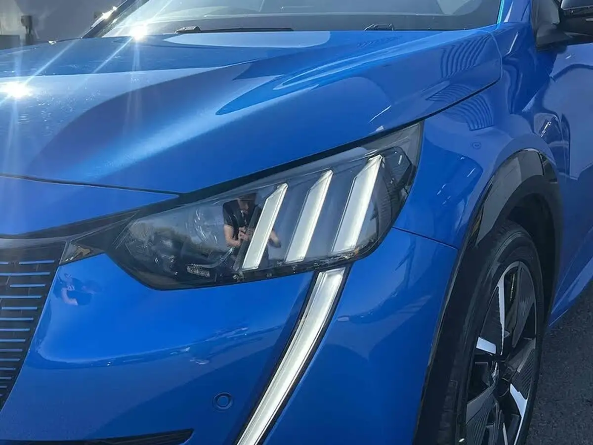 2020-peugeot-208-e-gt-line-big-20