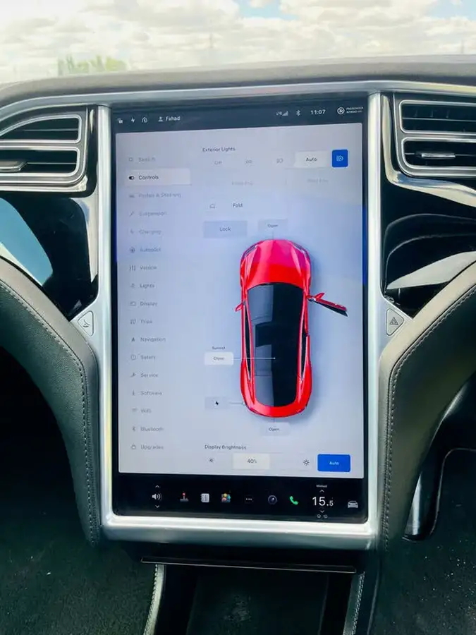 2015-tesla-model-s-e-p85d-nav-big-29