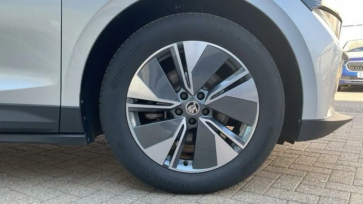 2022-skoda-enyaq-e-80-82-kwh-big-4