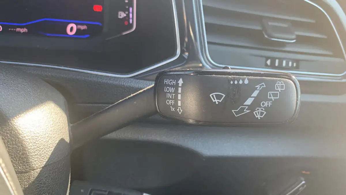 2018-volkswagen-t-roc-20-tsi-sel-ss-big-27