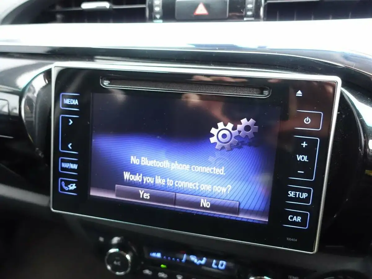2017-toyota-hi-lux-24d-invincible-auto-big-18