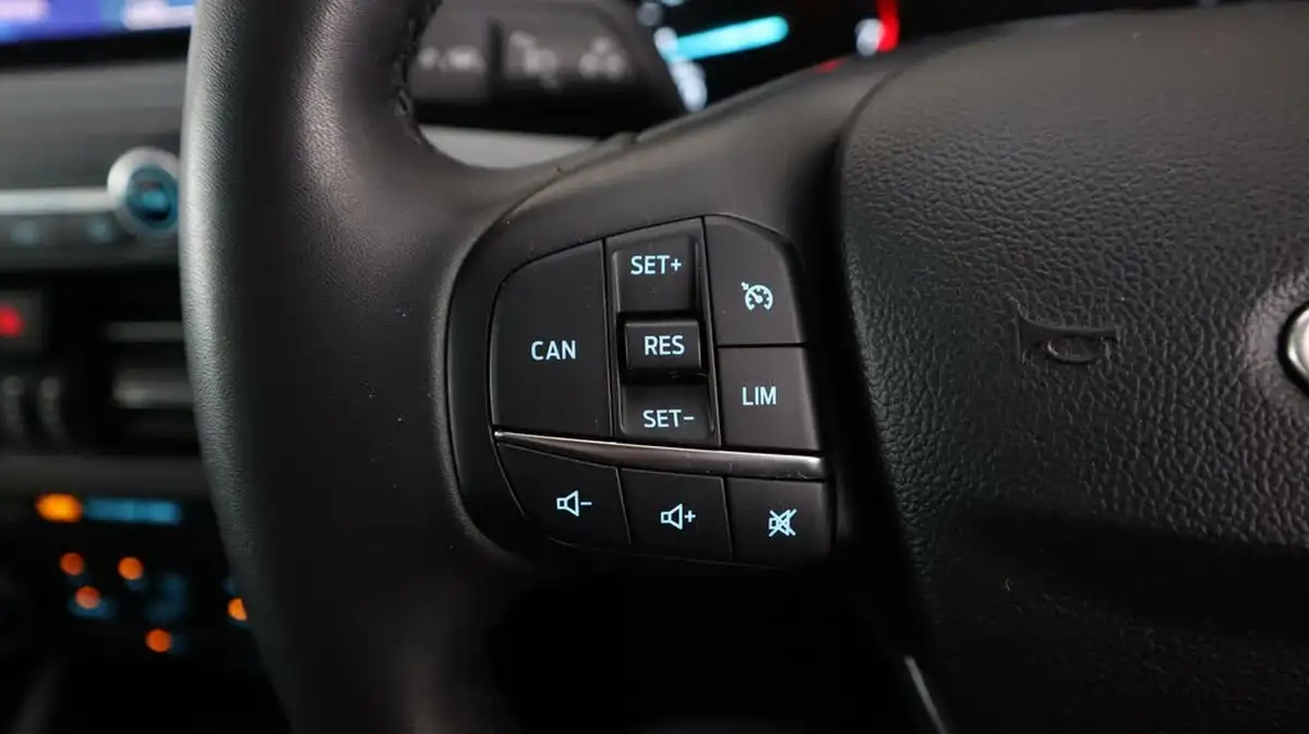 2022-ford-focus-10t-trend-hatchback-big-22