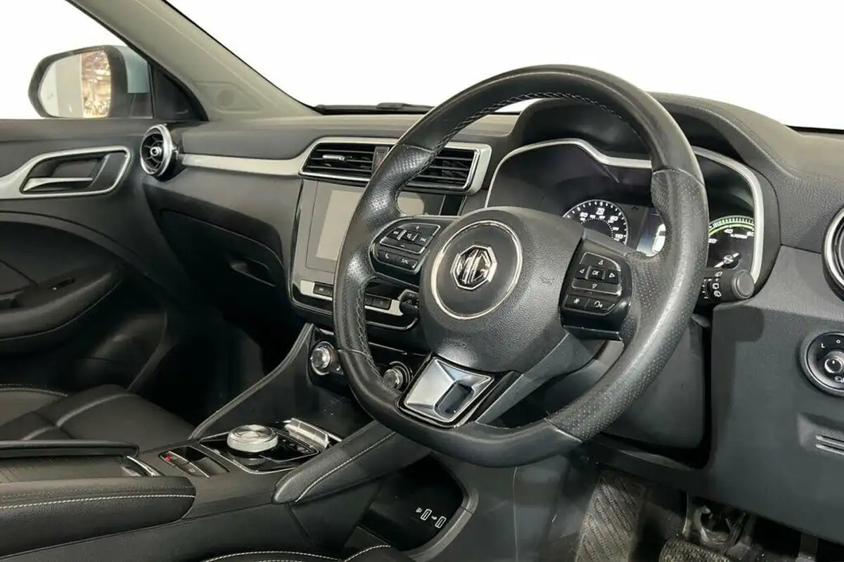 2020-mg-zs-suv-e-exclusive-ev-big-5