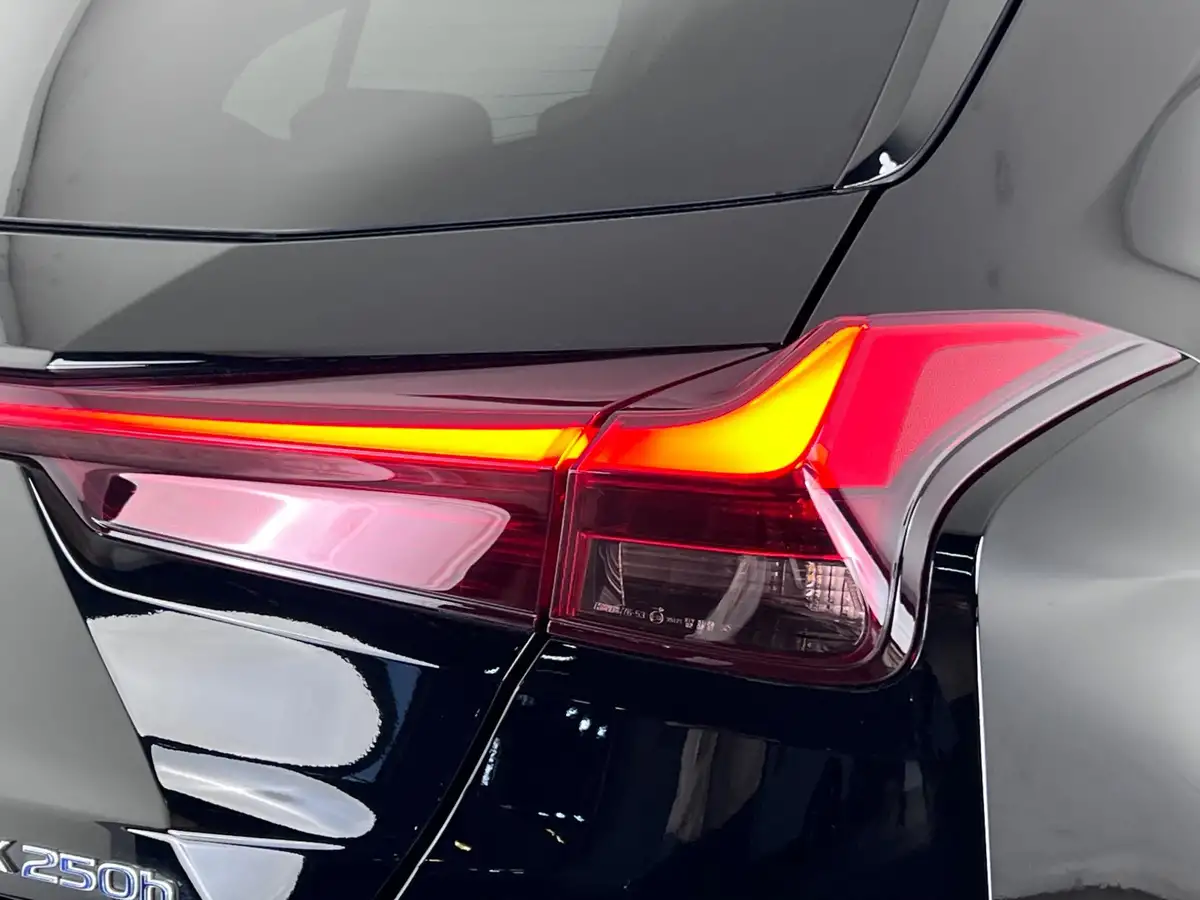 2022-lexus-ux-250h-20-ux-184bhp-premium-plus-pack-big-7