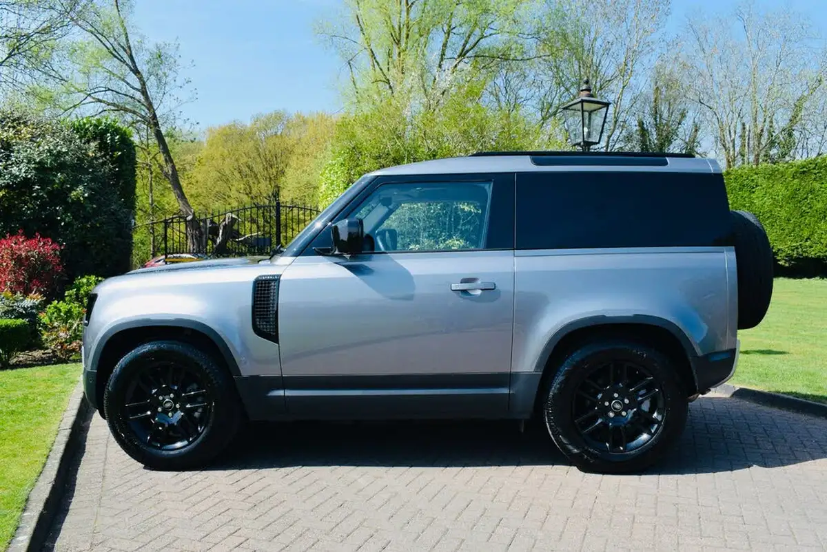 2024-land-rover-90-defender-30-d250-hard-top-se-90-big-1
