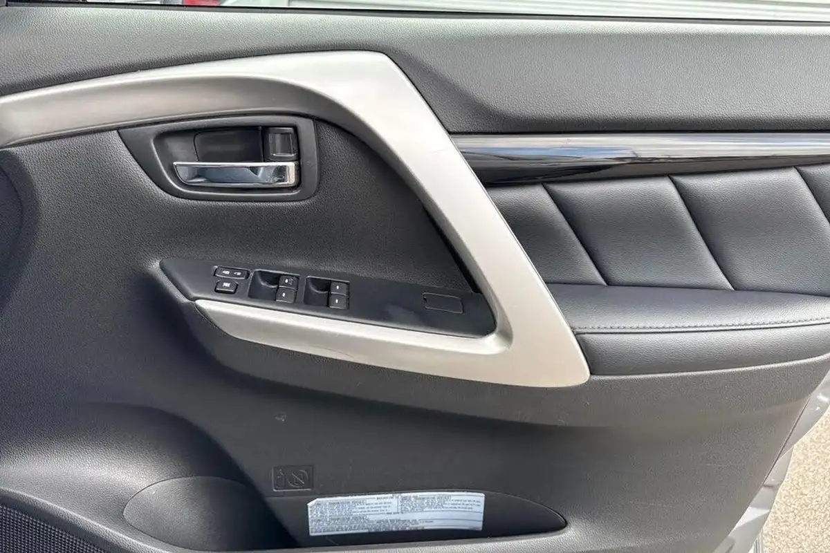 2021-mitsubishi-shogun-sport-24di-d-3-big-16