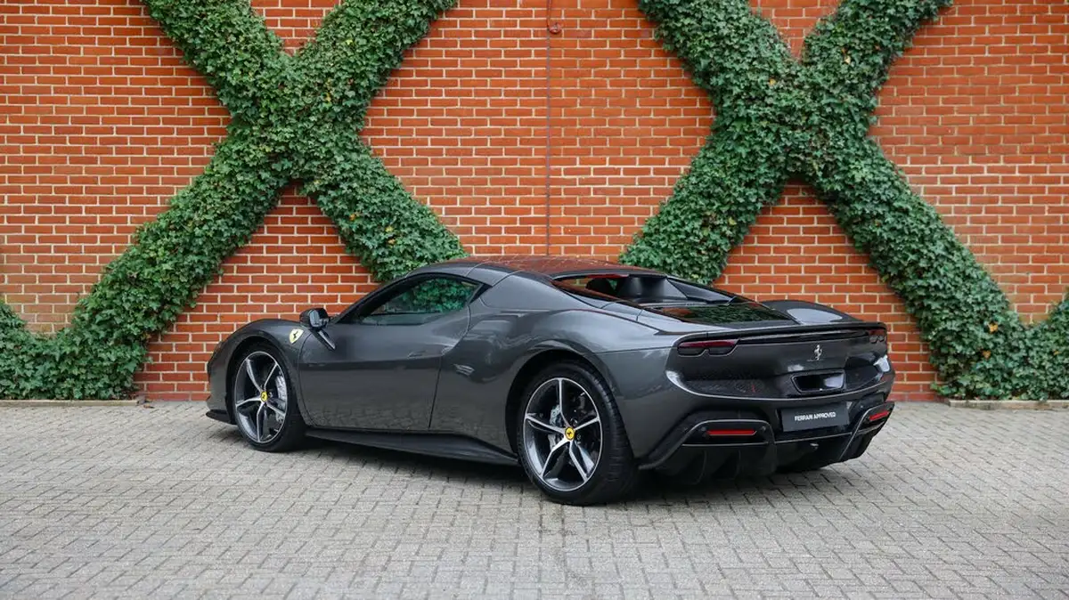 2023-ferrari-296-gts-big-6