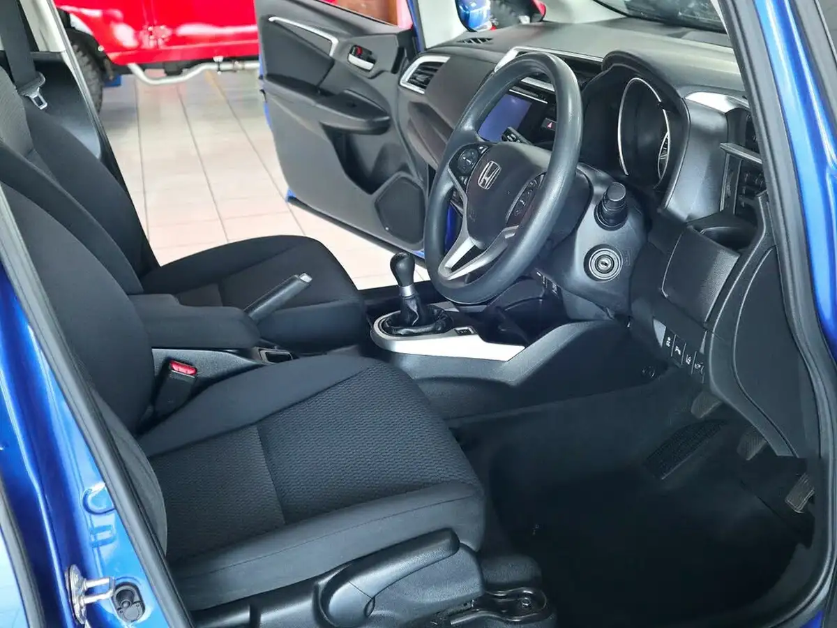 2018-honda-jazz-13-i-vtec-se-big-2