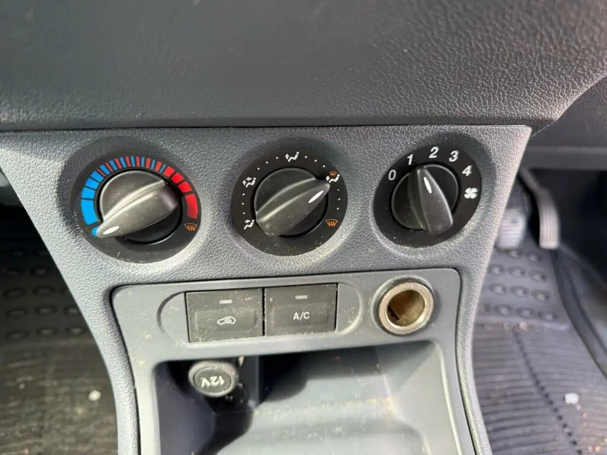 2013-ford-transit-connect-18td-t200-swb-trend-90ps-panel-big-15