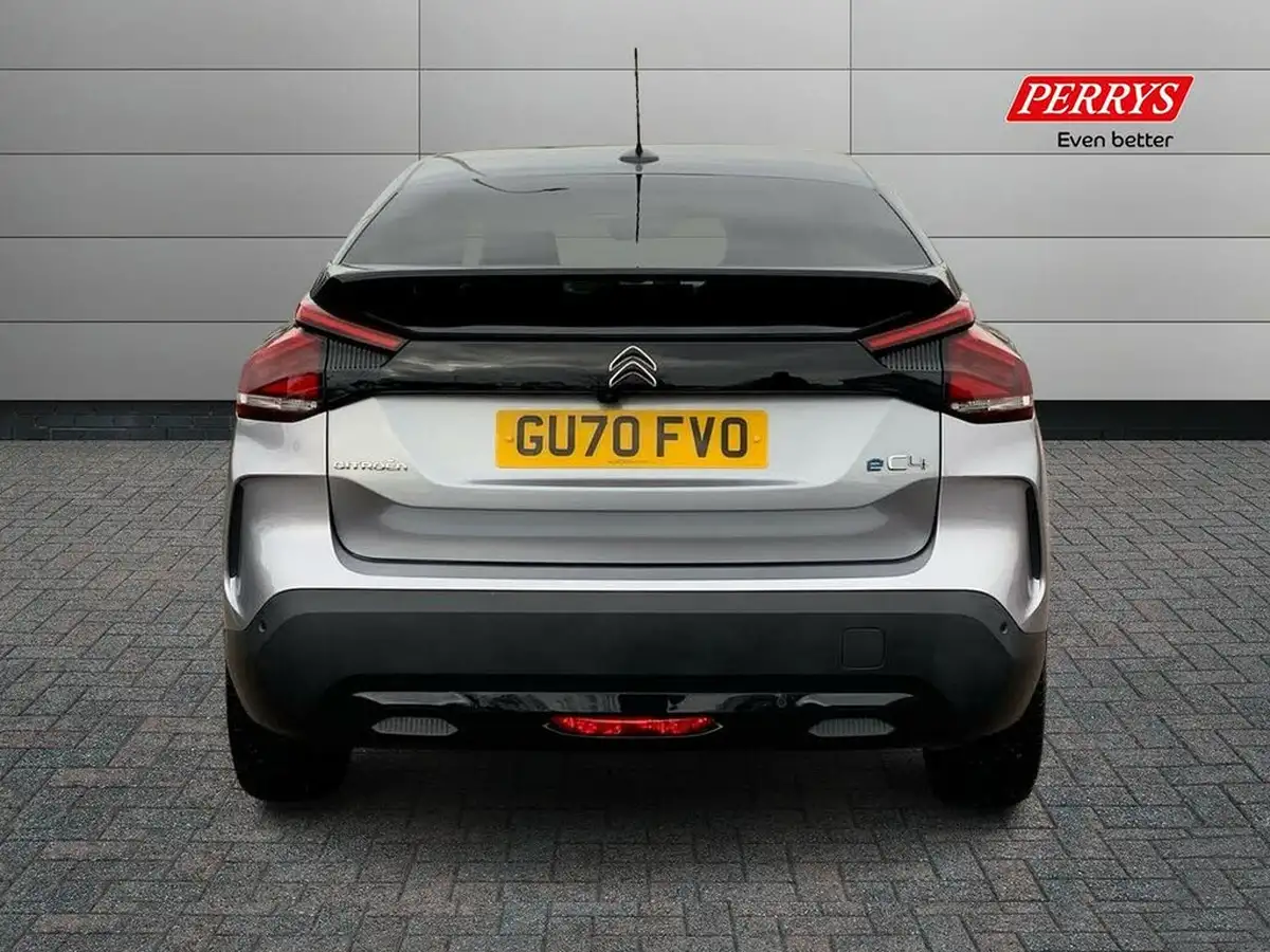 2021-citroen-c4-e-shine-big-4