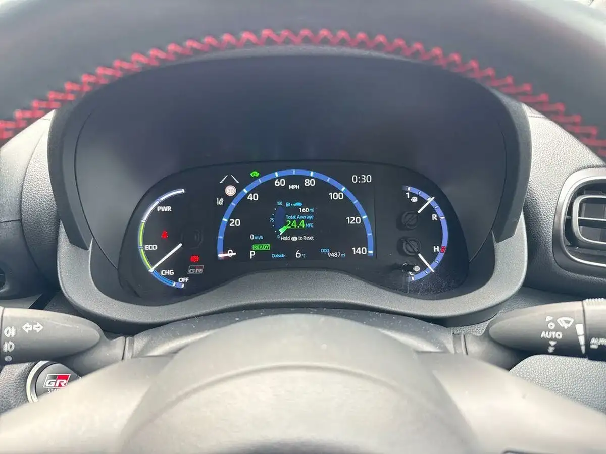 2023-toyota-yaris-cross-15-vvt-i-gr-sport-big-15