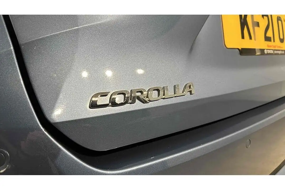 2021-toyota-corolla-18-vvt-i-design-trk-touring-sports-5d-big-14