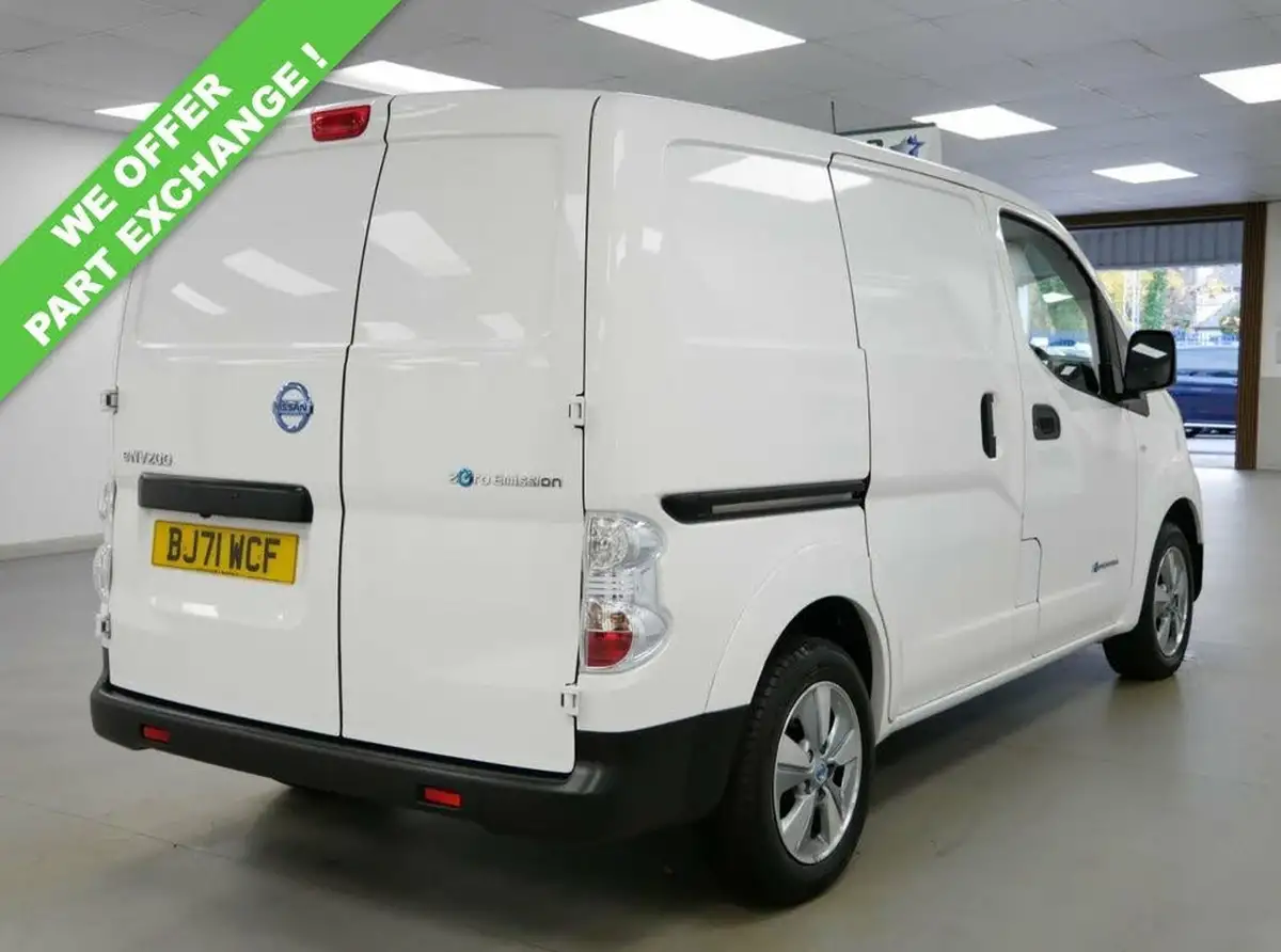 2021-nissan-env200-e-tekna-rapid-panel-van-big-12