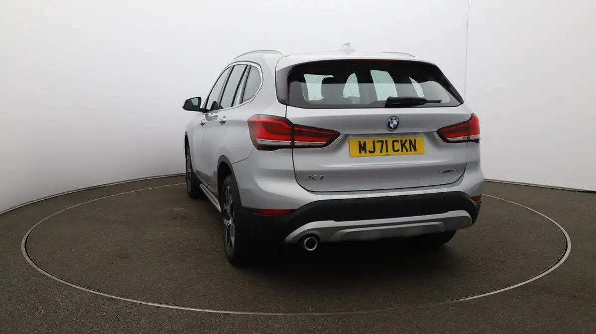 2021-bmw-x1-15-sdrive18i-xline-big-53