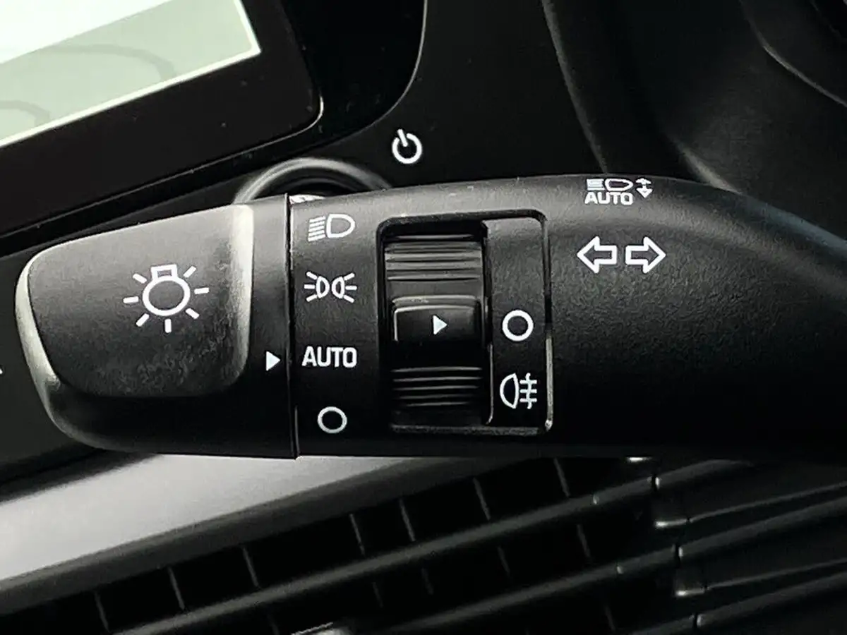 2024-hyundai-bayon-10-t-gdi-premium-100ps-two-tone-roof-big-35