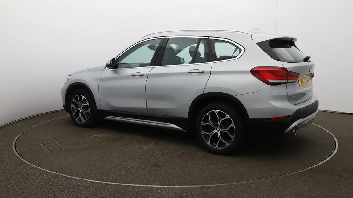 2021-bmw-x1-15-sdrive18i-xline-big-29