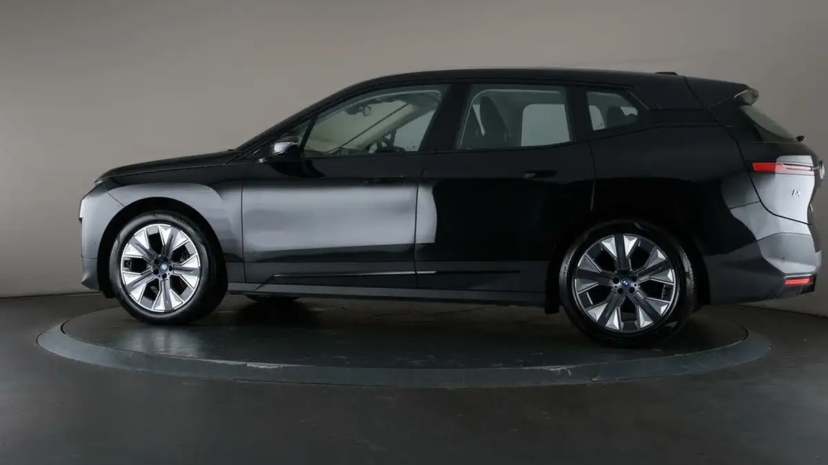2022-bmw-ix-e-xdrive-40-sport-big-71