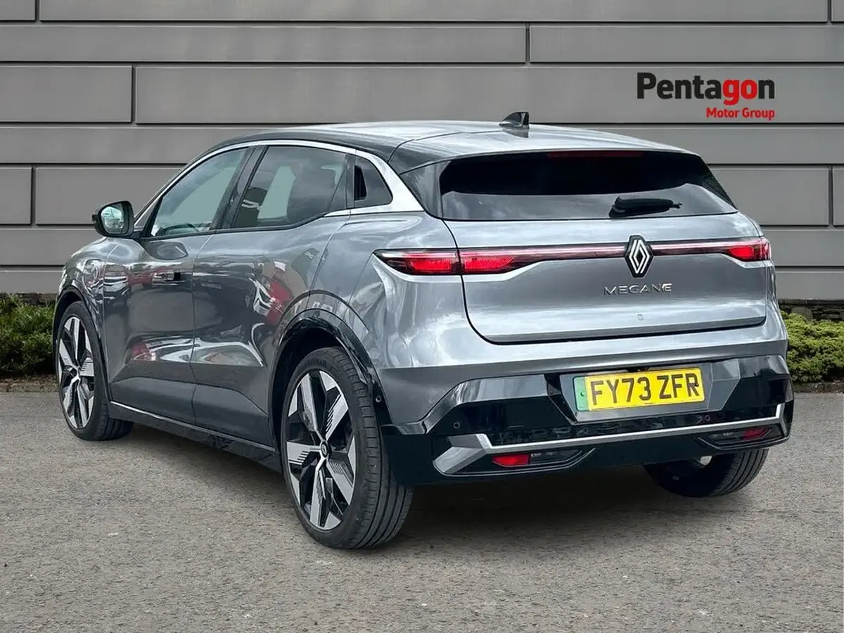 2023-renault-megane-e-tech-e-techno-big-1