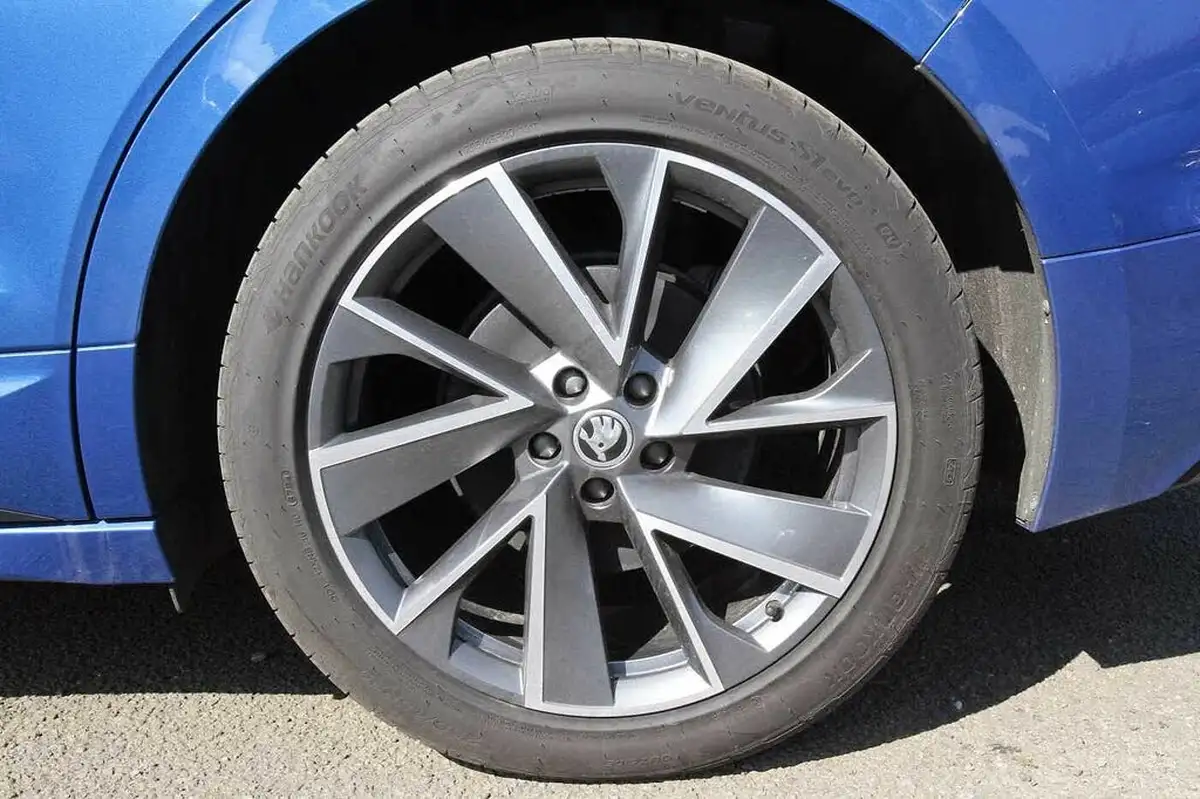 2024-skoda-enyaq-big-4