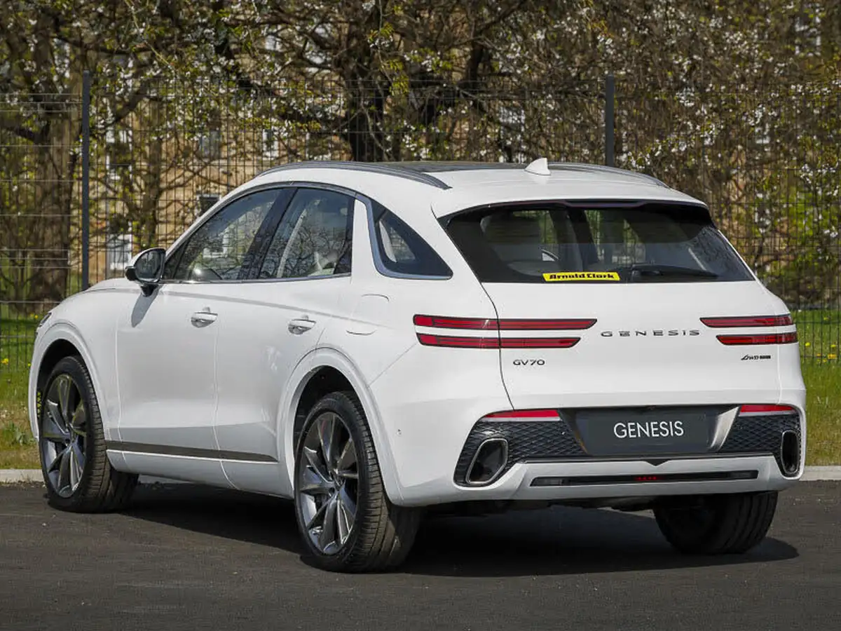 2025-genesis-gv70-big-1